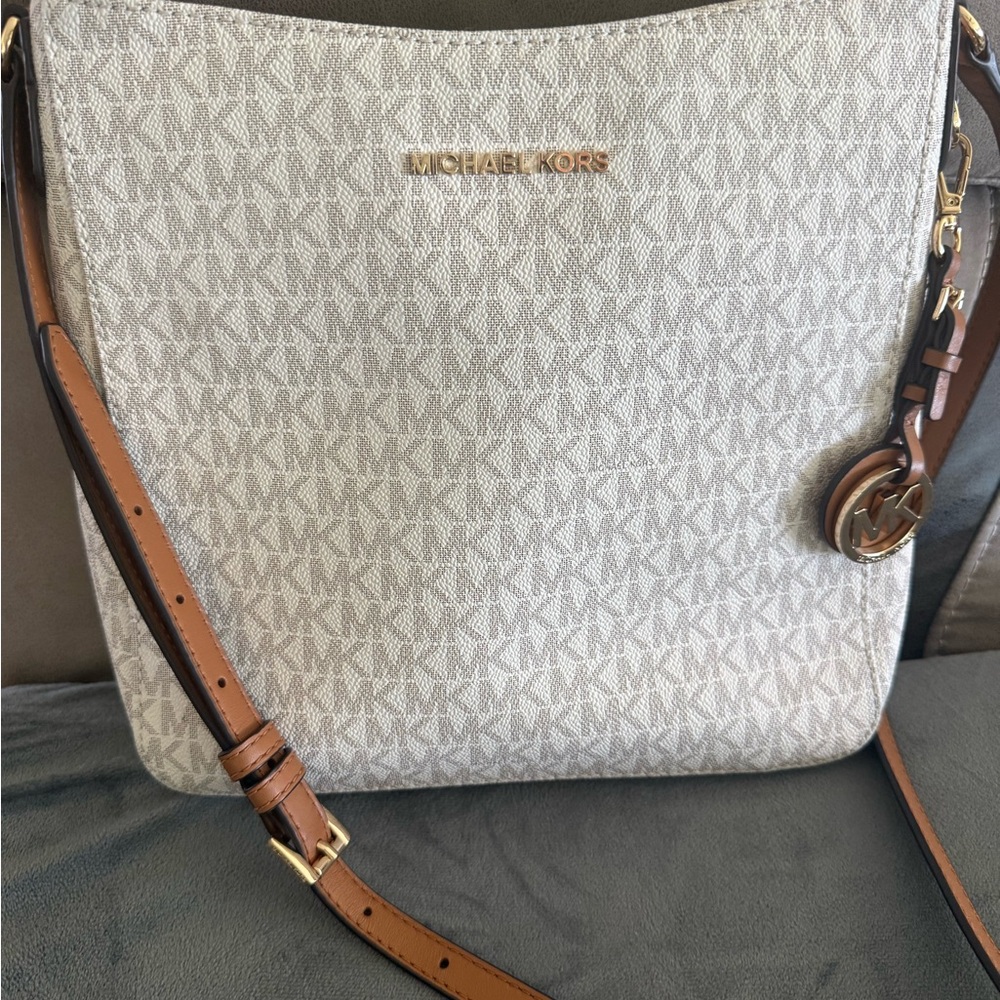 Michael Kors Jet Set Travel Large Logo Messenger Bag